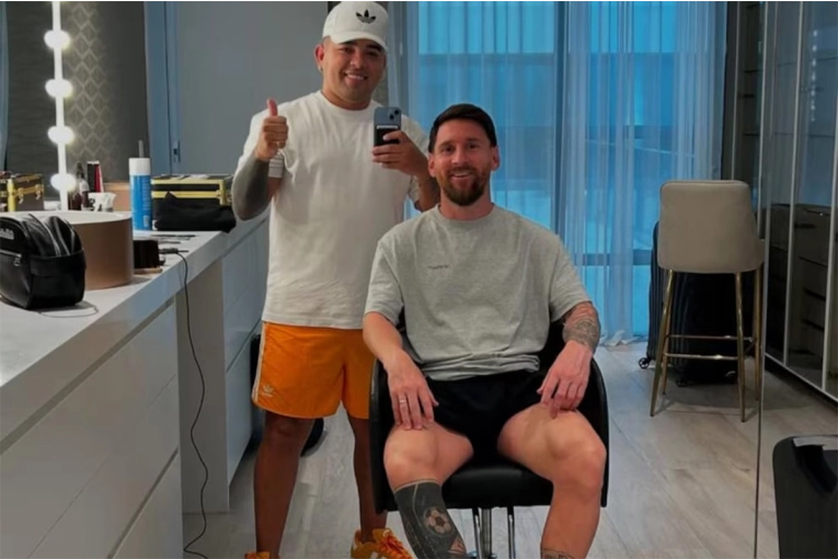 Con nuevo look, Lionel Messi pasará la Navidad en Rosario con su familia