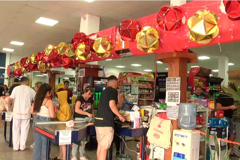 Compras de última hora por Navidad: las opciones para la mesa navideña y el brindis