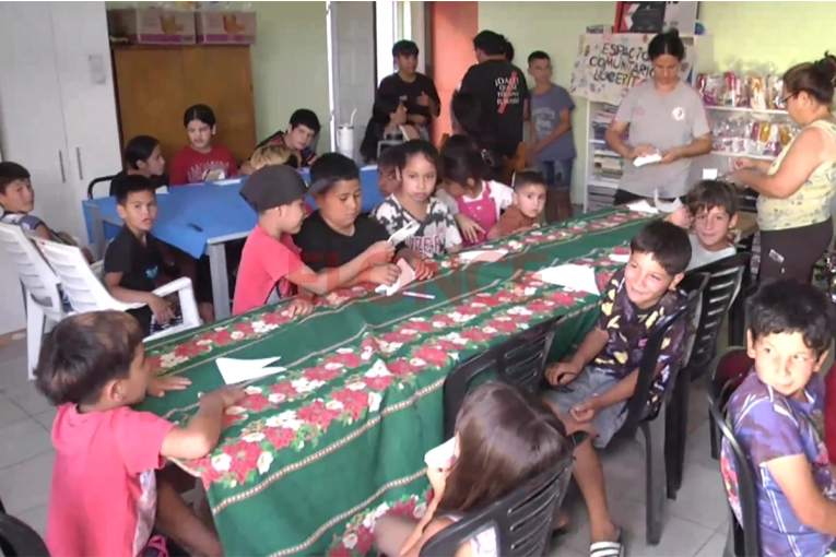 La filial de River preparó una cena de fin de año para 80 niños del merendero Lucerito