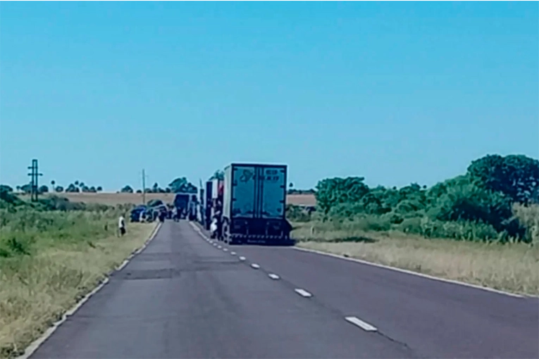 Dos hombres murieron y una mujer resultó herida tras choque en Ruta 12