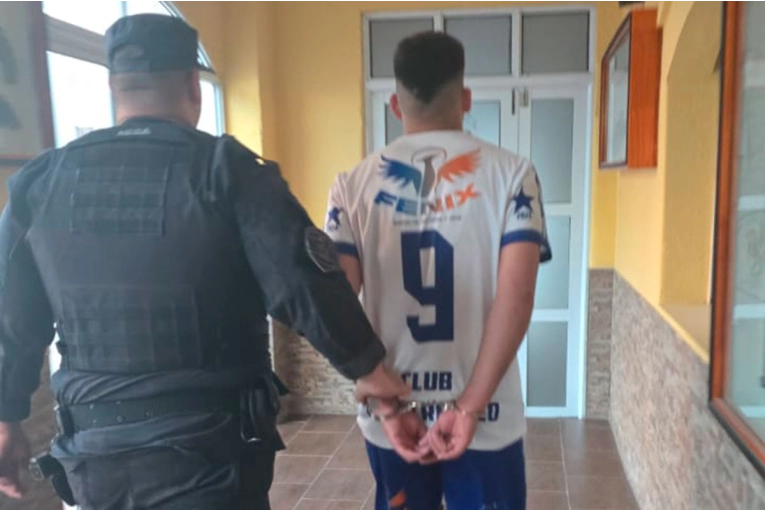 Detuvieron a un futbolista que agredió a un policía en un partido