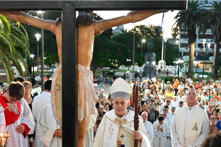 Se celebró la procesión y la misa por la apertura del año santo en Paraná