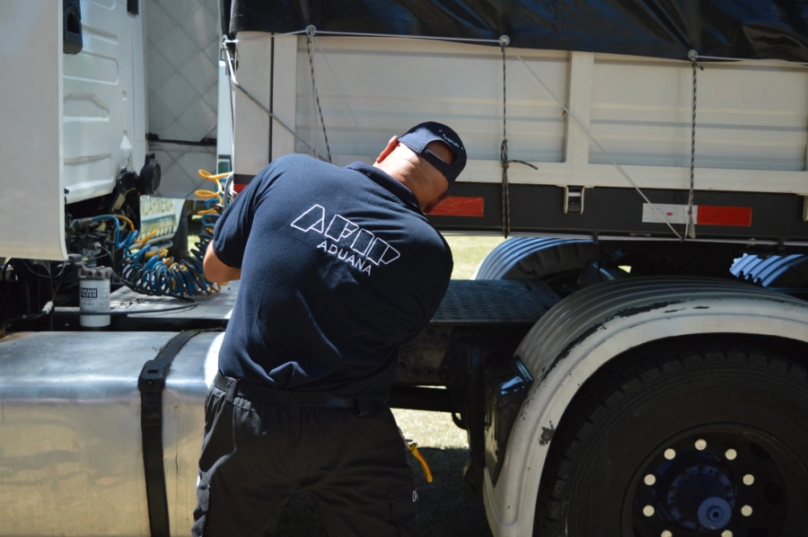 El camionero hab&iacute;a presentado documentaci&oacute;n adulterada que declaraba una carga de elementos quir&uacute;rgicos. (foto: ARCA)