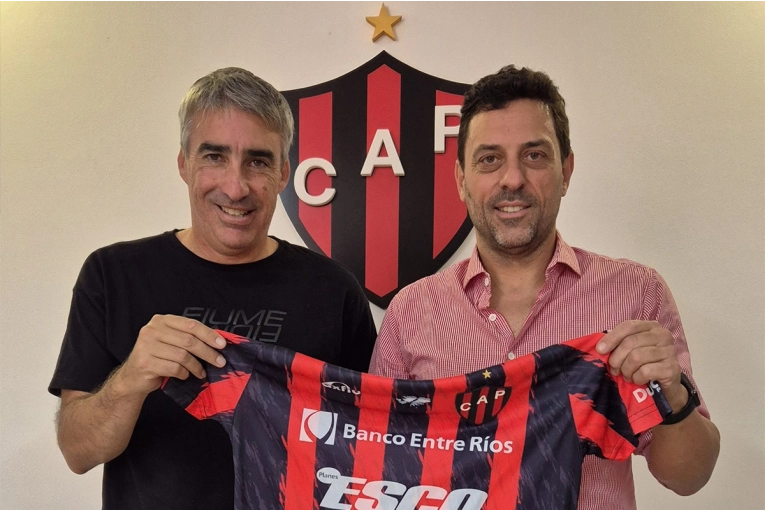 El entrenador Gabriel Gómez firmó su contrato con Patronato