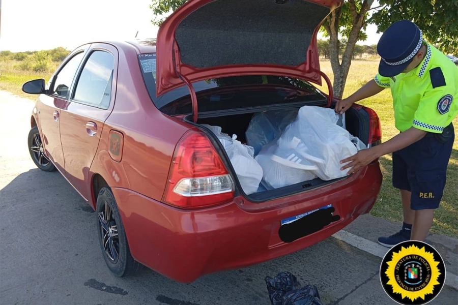 El auto donde transportaban la mercadería