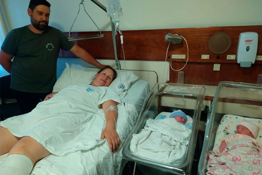 Selena Sol y Thiago Emmanuel son los primeros beb&eacute;s que llegaron a la vida en Crespo. (foto: FM Estaci&oacute;n Plus)