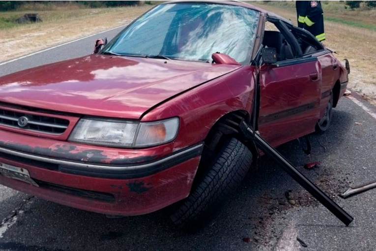 Otro accidente fatal en Ruta 11: tras vuelco de un auto, murieron un niño y una beba de 6 meses