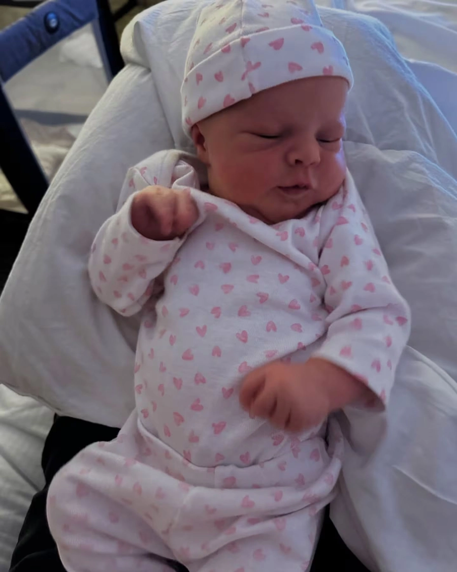 El primer minilook de Milenka. Instagram