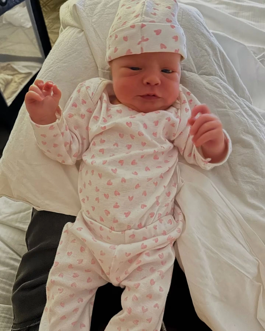 El primer minilook de Milenka. Instagram