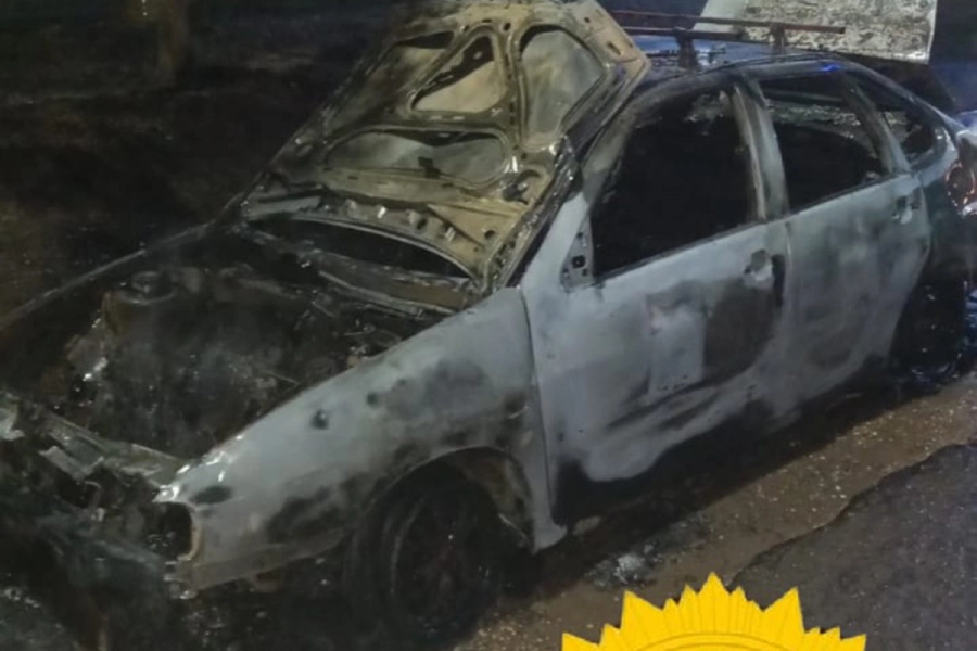 Auto incendiado en San Jos&eacute;. (foto: Polic&iacute;a de Entre R&iacute;os)