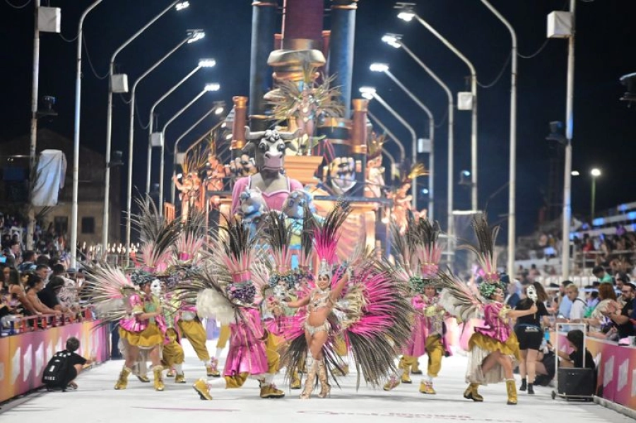 El Cors&oacute;dromo de Gualeguaych&uacute; explot&oacute; con el regreso del Carnaval del Pa&iacute;s. (foto: Diario El D&iacute;a)