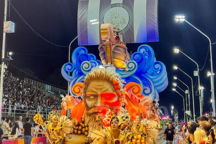 As&iacute; se vivi&oacute; la noche inaugural del Carnaval del Pa&iacute;s. (foto: Reporte 2820)