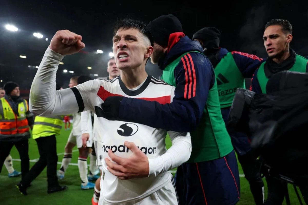 Licha festeja su gol en Liverpool. Licha festeja su gol en Liverpool.