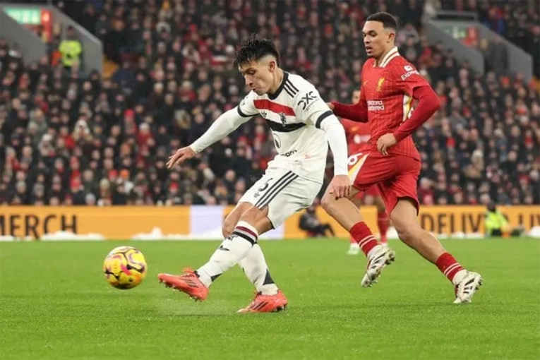 El entrerriano Lisandro Martínez marcó un golazo en Manchester United: video