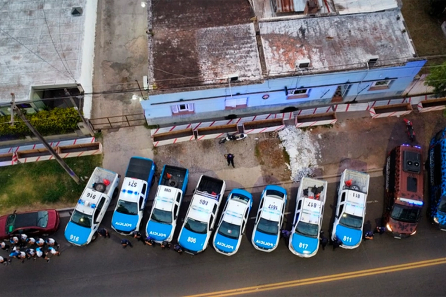 Un gran despliegue policial se registr&oacute; en la madrugada de este s&aacute;bado en el asentamiento Villa Huesito