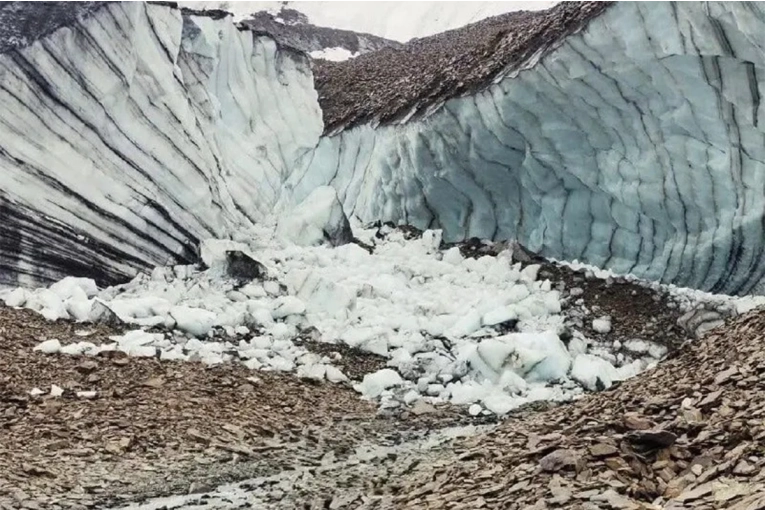 Se derrumbó la Cueva del Jimbo, uno de los grandes atractivos de Ushuaia