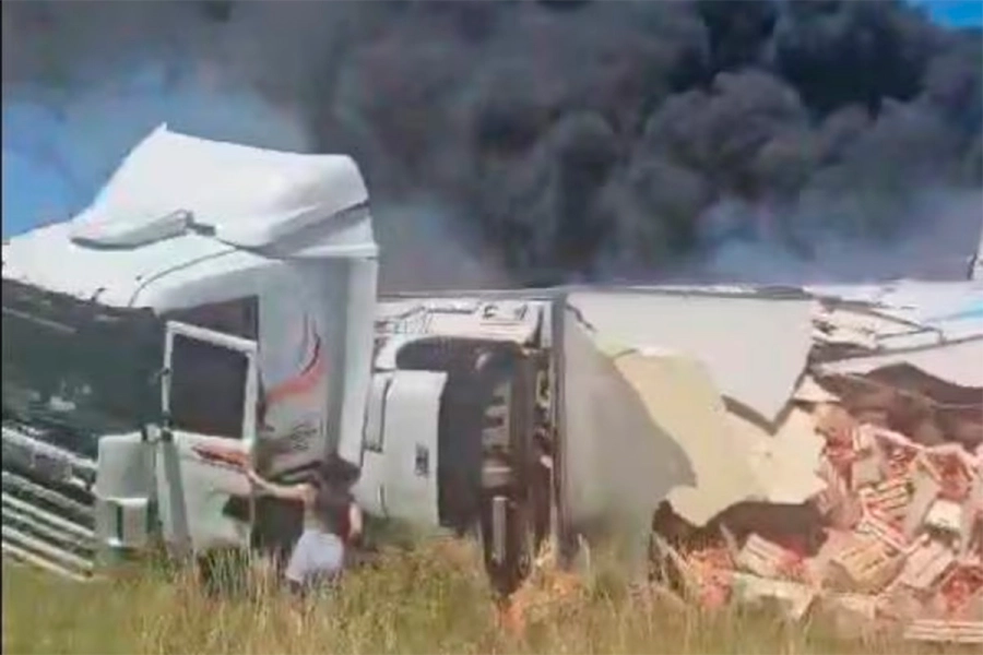 Tr&aacute;gico choque de camiones sobre ruta 7, en el sur de C&oacute;rdoba. (foto La Voz del Interior)