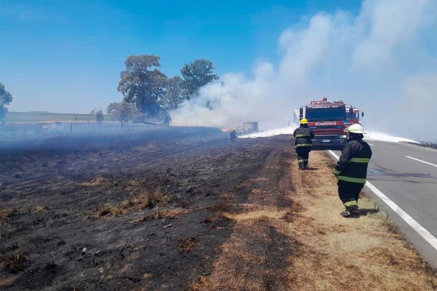 Tr&aacute;gico choque de camiones sobre ruta 7, en el sur de C&oacute;rdoba. (foto La Voz del Interior)