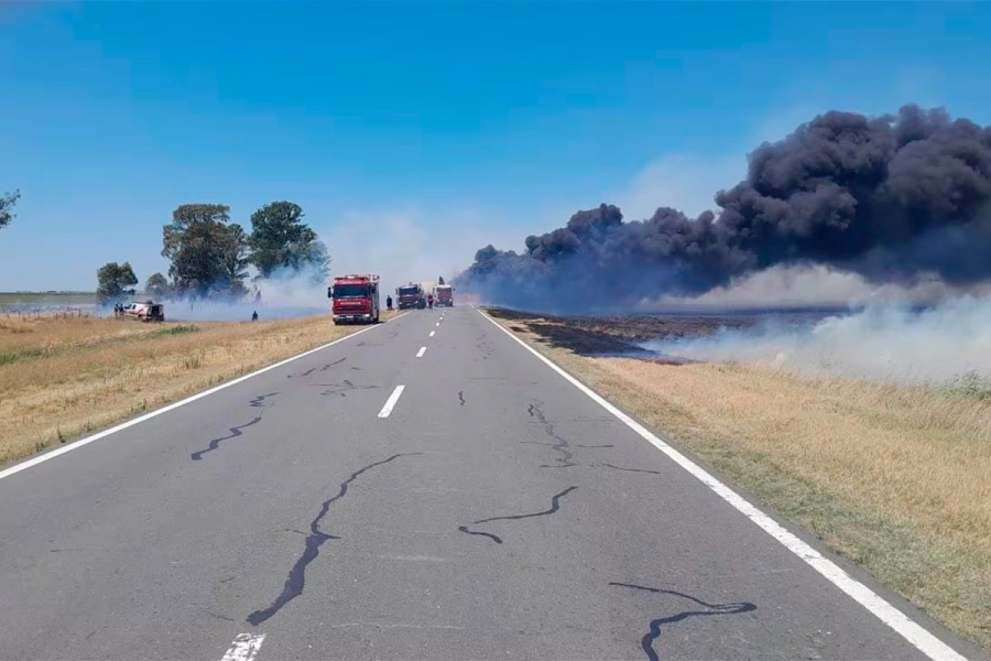 Tr&aacute;gico choque de camiones sobre ruta 7, en el sur de C&oacute;rdoba. (foto La Voz del Interior)