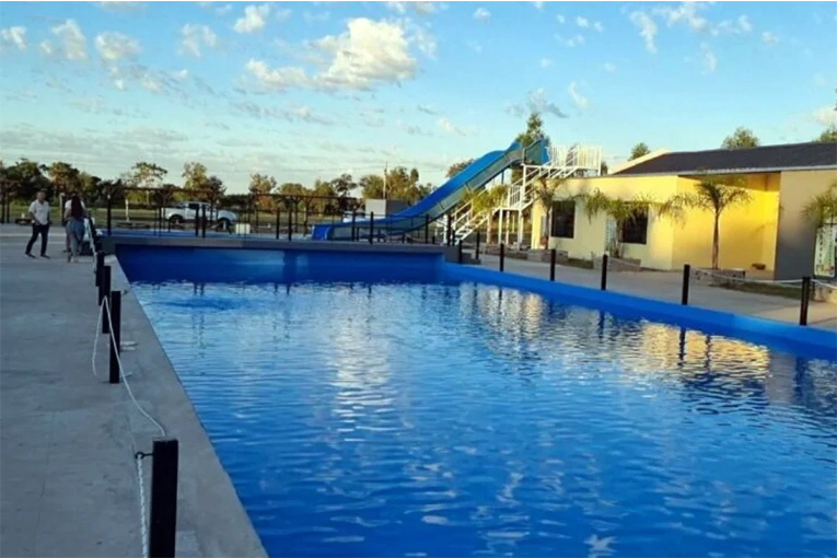 Un niño murió ahogado en un parque acuático mientras vacacionaba con su familia