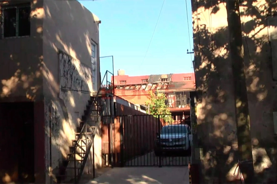 La casa incendiada se encuentra al fondo del terreno - Elonce