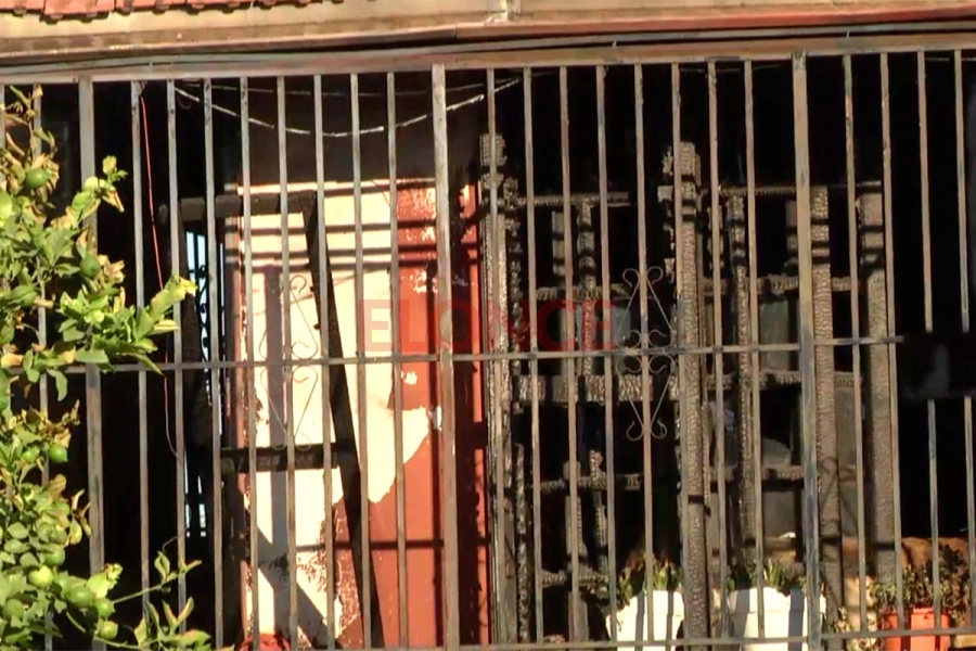 Las llamas afectaron la vivienda