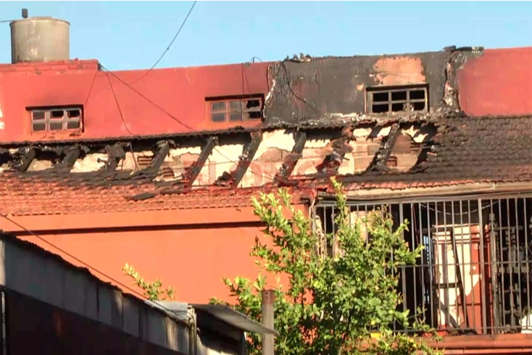 Un cortocircuito habría originado el incendio en casa donde murieron mascotas: fotos