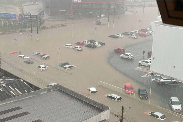 Inundaciones en Florianópolis: declaran estado de emergencia y piden que la gente no salga de sus casas