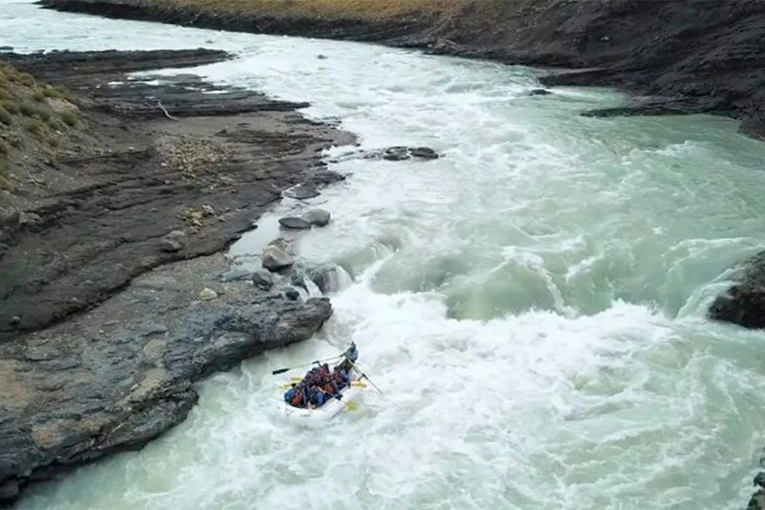 Tres turistas murieron al darse vuelta un gomón en Santa Cruz