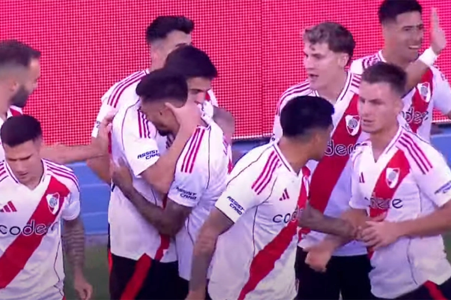 Lanzini festeja su gol. Captura de pantalla