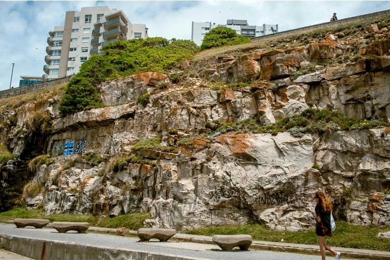 Turista murió al caer de una pendiente de 15 metros en Mar del Plata: confirmaron la identidad