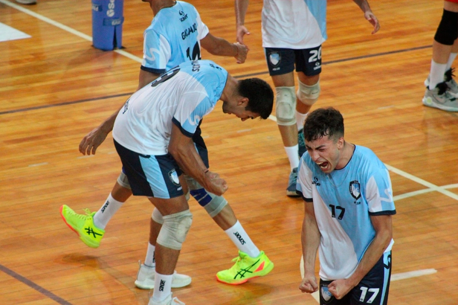 El festejo de los jugadores de Rowing.