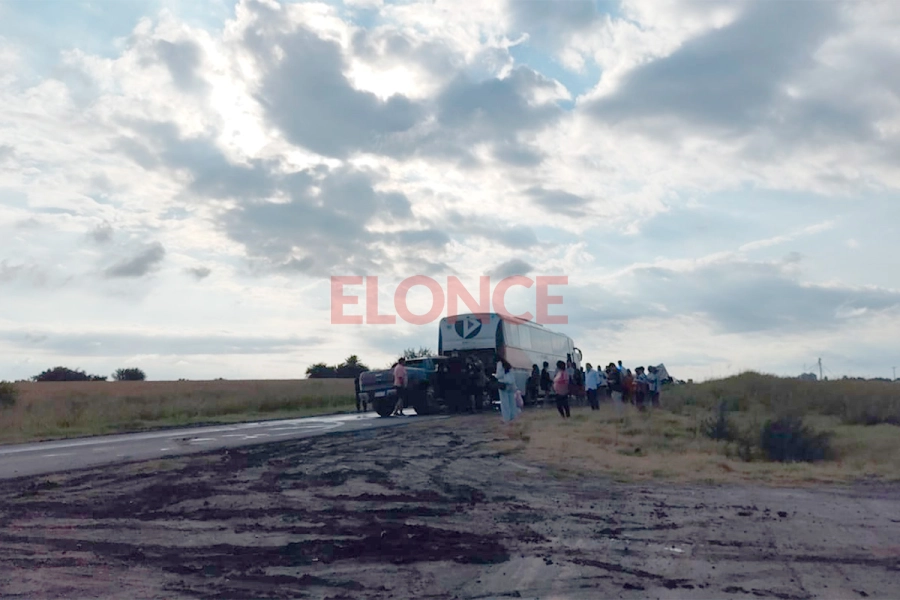 Chocaron una camioneta y un colectivo sobre ruta 18 (foto Elonce)