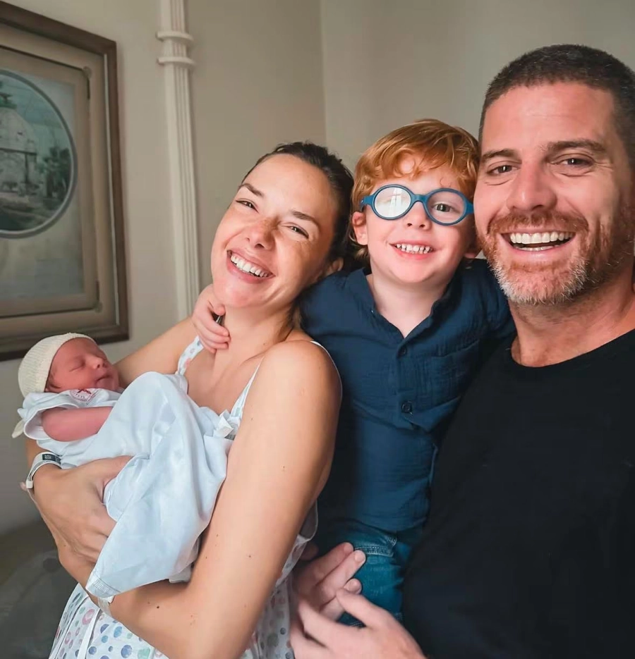 Isabella con su hermanito. Instagram