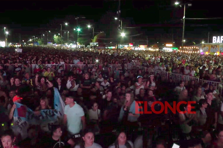 El predio colmado en la &uacute;ltima noche.