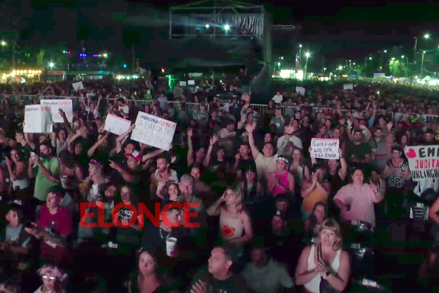 Gran cantidad de gente espera a Ke Personajes.