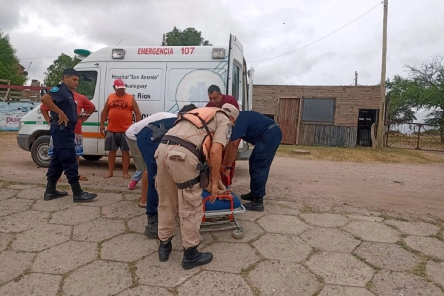 Prefectos rescataron a hombre. Foto: Prefectura