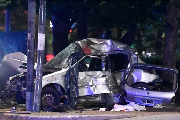 Transitaba a 120 km/h en Rosario: mató a una turista y a su hija de 16 años