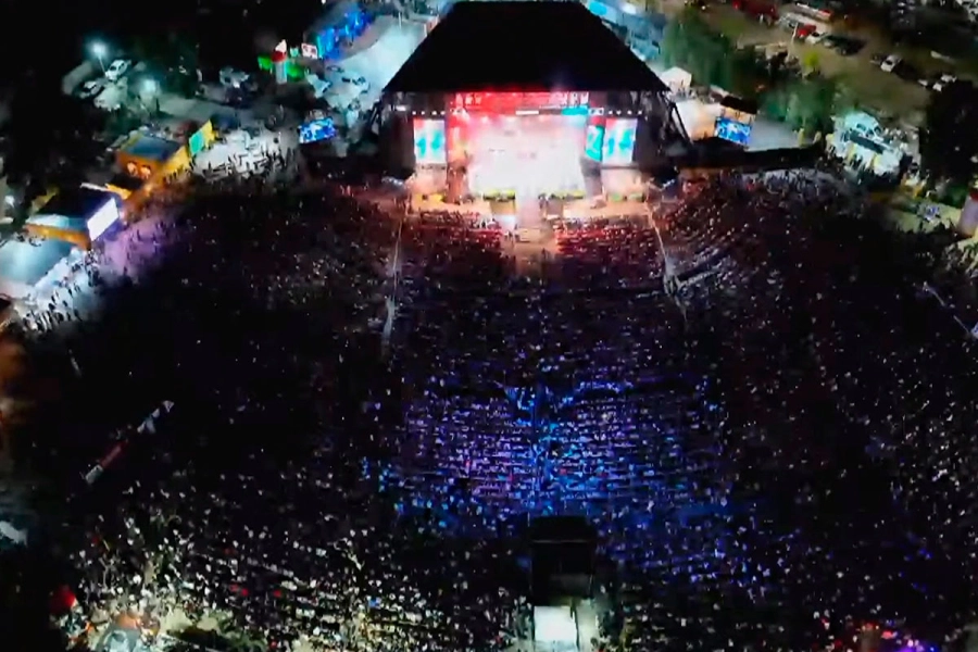 Gran cantidad de público en el anfiteatro.