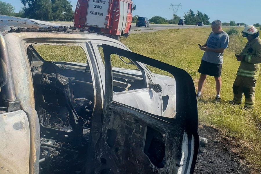 Ford Ranger incendiada