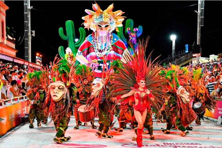 El Carnaval de Gualeguaychú cerró enero con 20 mil personas en el Corsódromo