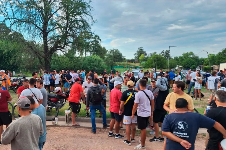 Granja Tres Arroyos hizo nuevos despidos y temen que lleguen a 400: se movilizaron a la planta