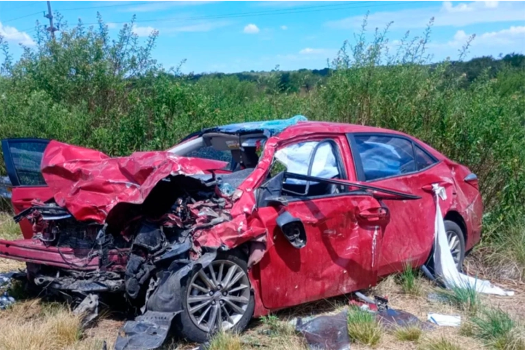 Dos fallecidos tras un choque frontal entre dos autos