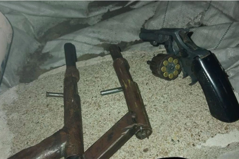 Secuestraron armas tras allanamiento: dos eran “tumberas”