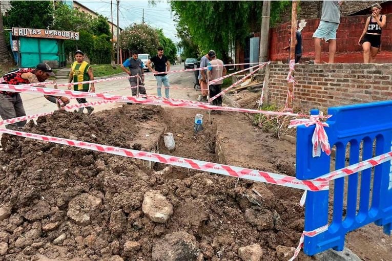 Se restablece el servicio tras reparación de cañerías en la zona oeste de Paraná