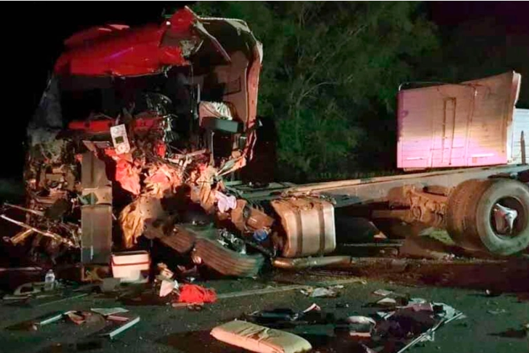 Conductor de Entre Ríos murió tras choque de dos camiones en ruta de Buenos Aires