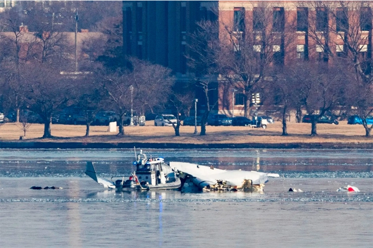 Accidente aéreo en Washington: no hay sobrevivientes y habría un argentino entre los pasajeros