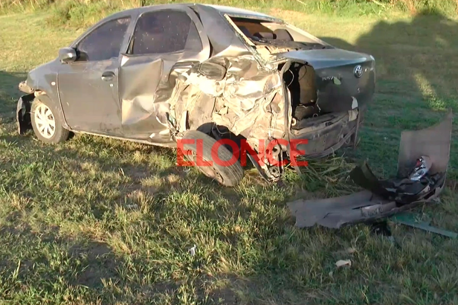 El Toyota Etios que fue impactado por el Ford Focus.