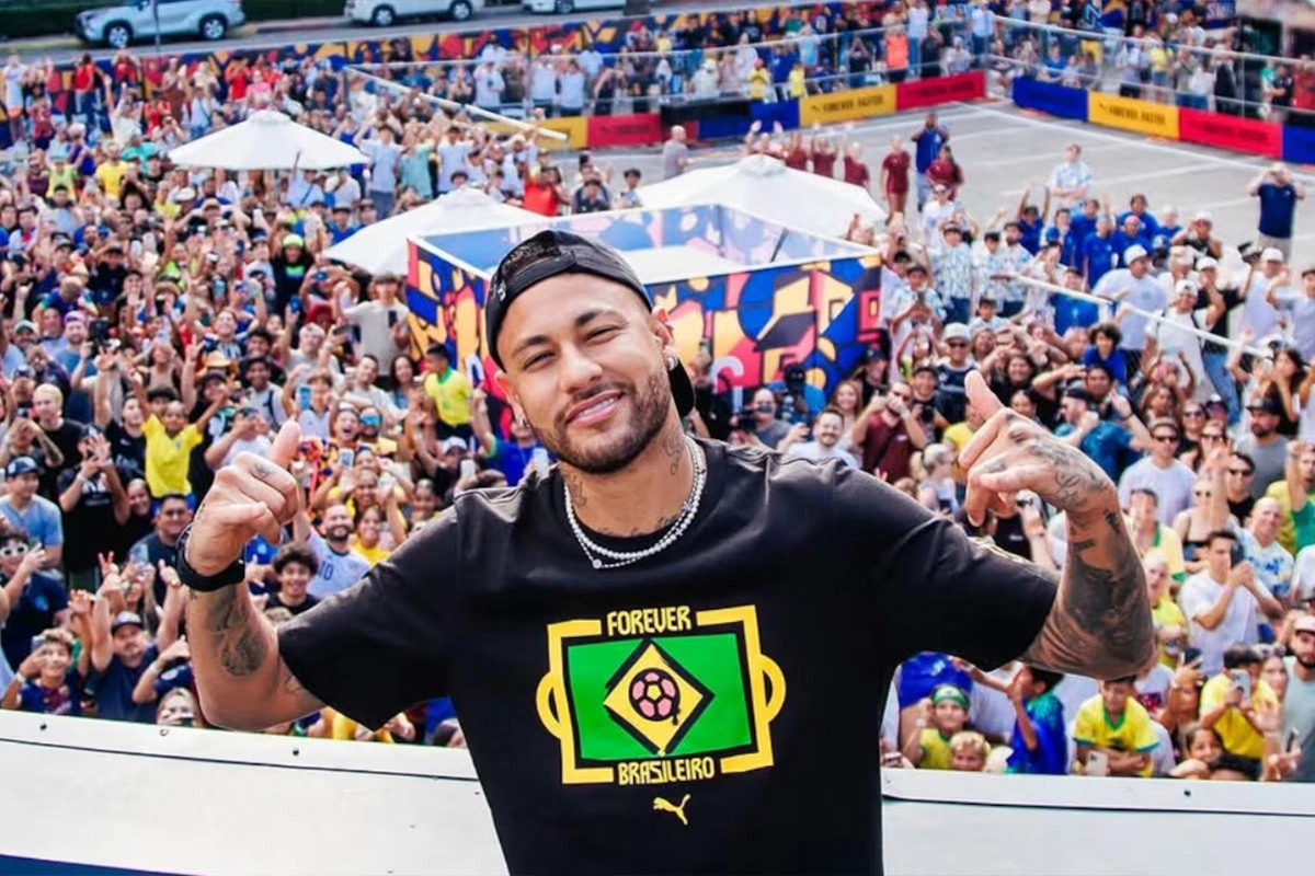 Neymar llegó a Brasil. Neymar llegó a Brasil.