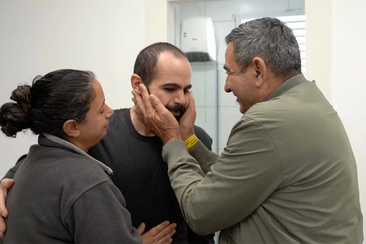 Se reencontró con su hermana y padre Se reencontró con su hermana y padre